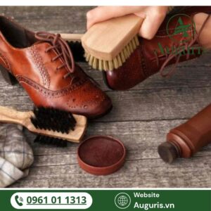 Giày da nam là món phụ kiện thể hiện phong cách và đẳng cấp, nhưng cũng là chất liệu "khó chiều".