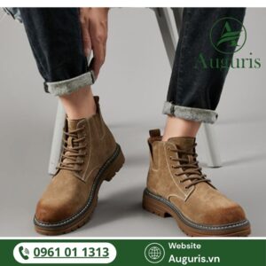 Giày cao cổ nam da bò thật thời trang không chỉ là một món đồ thời trang – đó là tuyên ngôn phong cách, là dấu ấn cá nhân và là người bạn đồng hành đáng tin cậy trong mọi hành trình.