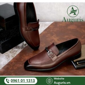 Xu hướng giày tây nam trong năm nay là sự giao thoa giữa truyền thống và hiện đại, giữa sự lịch lãm quen thuộc và những đột phá phá cách.