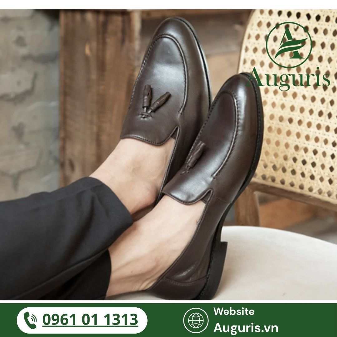 Giày lười da nam, với vẻ ngoài tối giản, tiện lợi và sang trọng, trở thành một trong những item được giới trẻ Hàn Quốc ưa chuộng bậc nhất