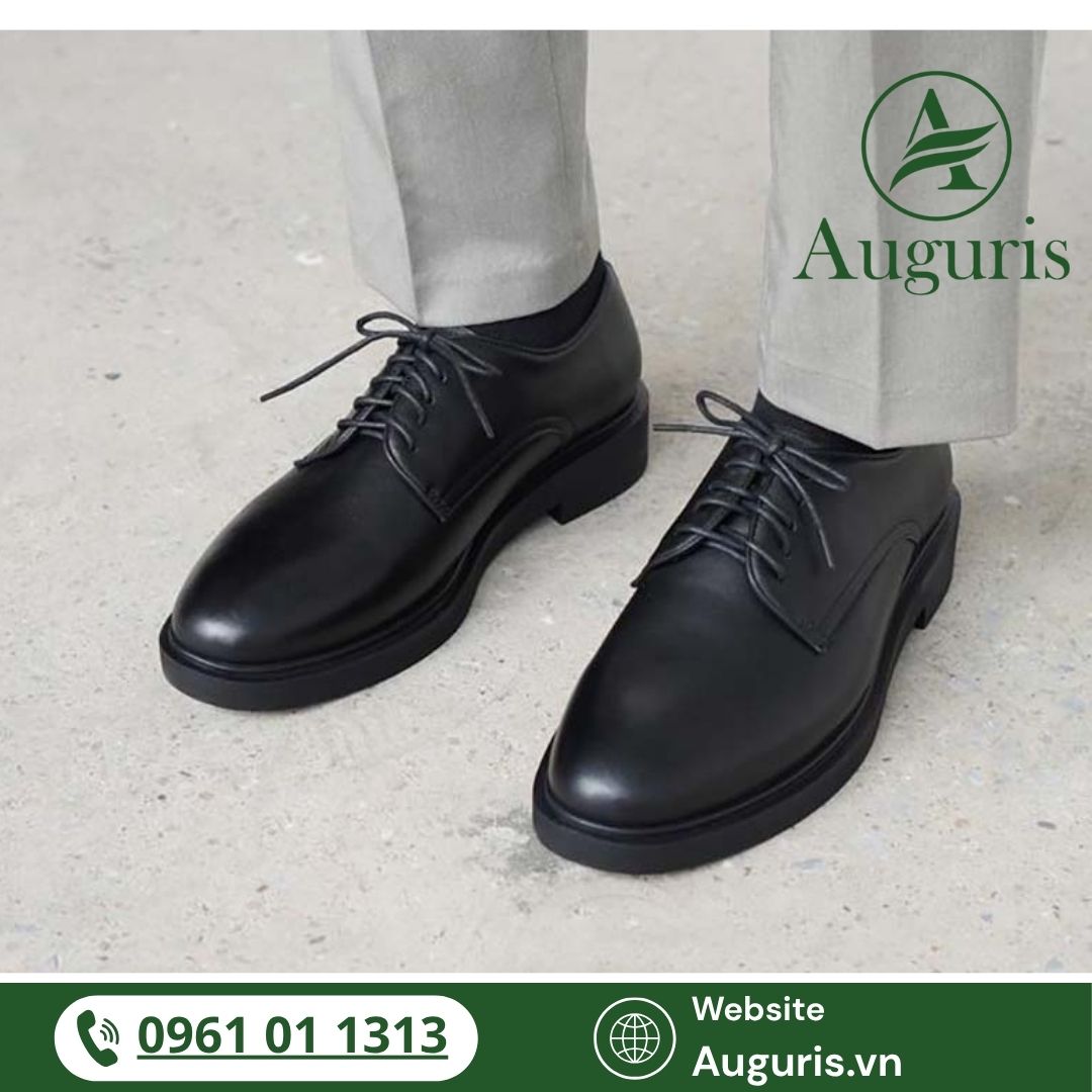 Đặc biệt là một đôi giày tây nam đi tiệc cưới lịch sự, sang trọng để hoàn thiện vẻ ngoài lịch lãm.