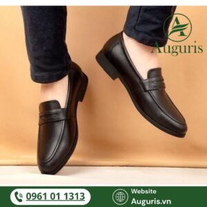 Giày lười nam da bò thật không chỉ là một món phụ kiện thời trang mà còn là biểu tượng của phong cách, bản lĩnh và sự tinh tế vượt thời gian