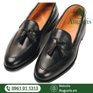 Giày tây nam công sở cho người trẻ tuổi là sự kết hợp hoàn hảo giữa phong cách hiện đại và sự chuyên nghiệp trong công việc.