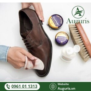 Nắm rõ cách đánh bóng giày da nam đúng cách sẽ giúp bạn luôn sở hữu những đôi giày sáng đẹp, bền màu và thể hiện sự chuyên nghiệp mỗi khi xuất hiện