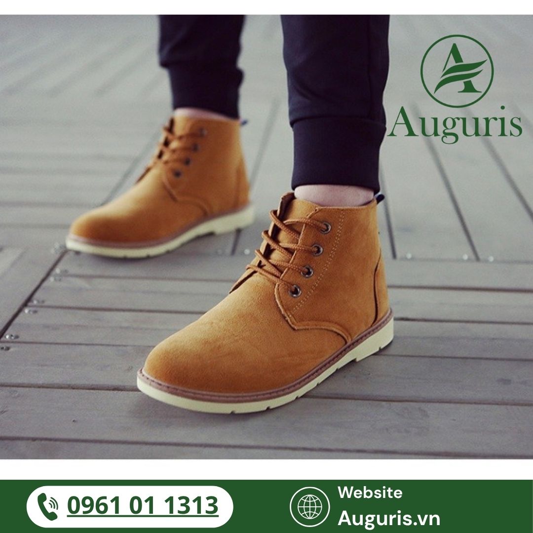 Giày cao cổ nam da lộn cho outfit mùa đông không chỉ giúp bạn giữ ấm, bảo vệ đôi chân trong những ngày lạnh giá mà còn là “vũ khí” thời trang tối thượng