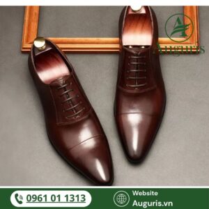 Giày tây nam lịch lãm là món phụ kiện quan trọng bậc nhất trong tủ đồ của mọi quý ông. Dù là đi làm, gặp đối tác hay dự tiệc, bạn đều có thể dễ dàng nâng tầm phong cách nếu biết cách phối đồ đúng chuẩn.