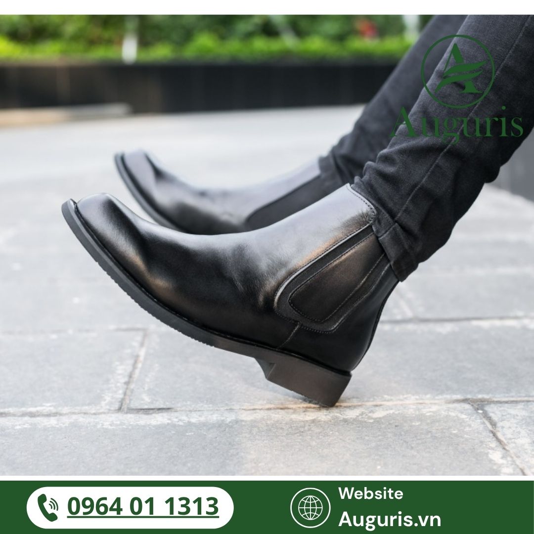 Hãy để giày cao cổ nam trở thành trợ thủ đắc lực giúp bạn tự tin bước đi mỗi ngày. Tham khảo ngay bộ sưu tập dành riêng cho người chân to tại https://auguris.vn/ – nơi định hình phong cách mạnh mẽ cho nam giới hiện đại.