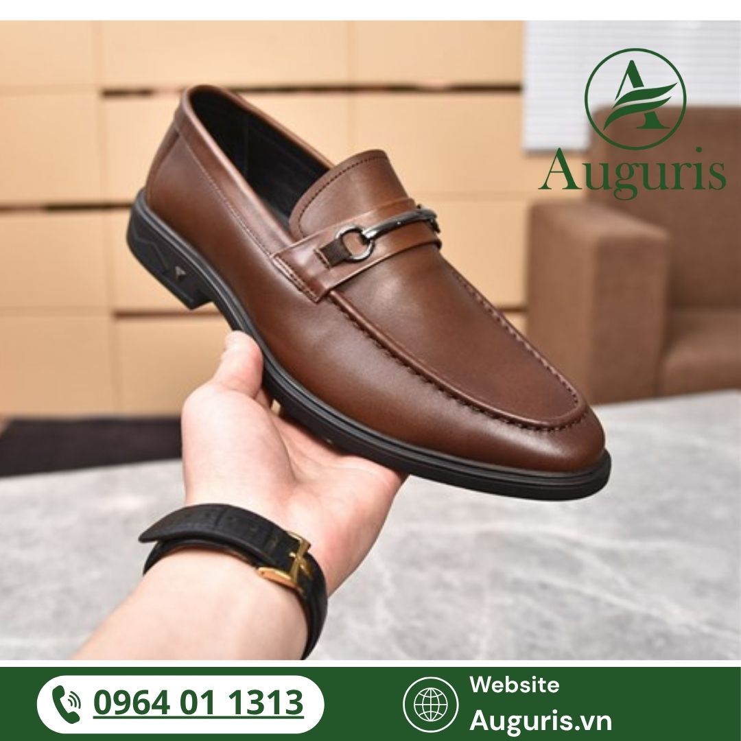 Chọn giày lười nam theo độ tuổi không chỉ là vấn đề về thẩm mỹ mà còn là cách bạn đối diện với thời gian một cách tinh tế