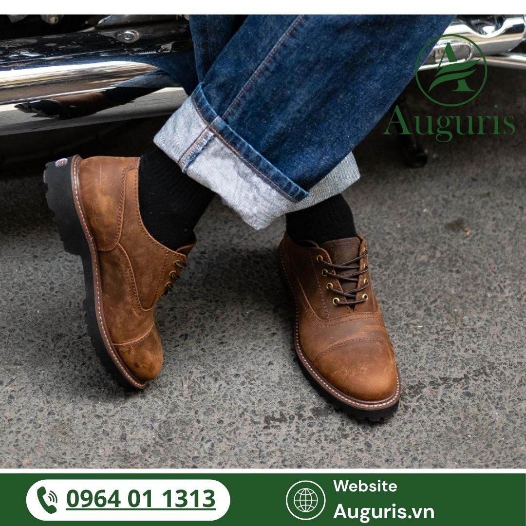 Giữa vô số mẫu giày trên thị trường, giày tây nam đế thấp siêu nhẹ đang trở thành lựa chọn lý tưởng cho nam giới công sở, doanh nhân hoặc bất kỳ ai muốn kết hợp hoàn hảo giữa thời trang và công năng.
