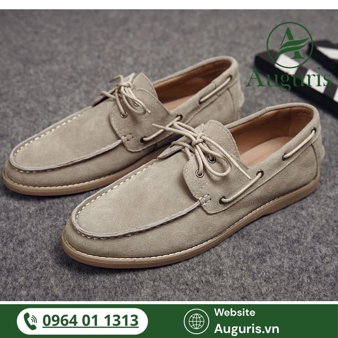 Giày lười da lộn là lựa chọn yêu thích của nhiều quý ông yêu phong cách năng động, casual nhưng vẫn chỉn chu.