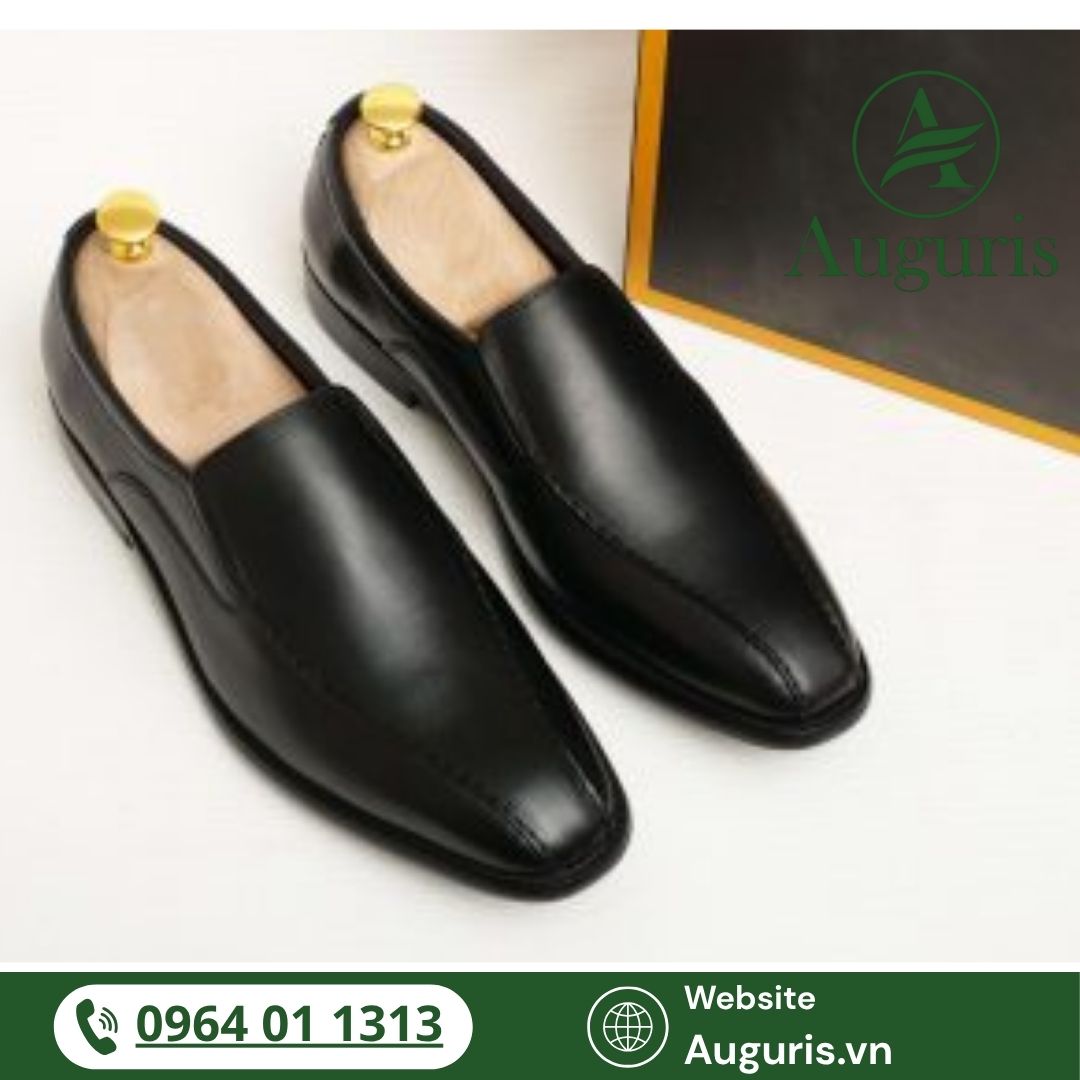Trong thế giới thời trang nam, giày lười nam da bò luôn được xem là biểu tượng của sự thanh lịch, tiện dụng và đẳng cấp.