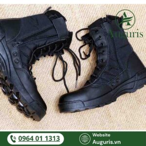 Giày cao cổ nam và áo khoác dáng dài là bộ đôi không thể thiếu của quý ông mỗi khi đông về.