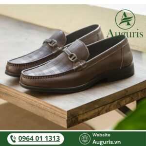 Giày lười nam Hàn Quốc năm 2025 không đơn thuần là món phụ kiện thời trang – mà là tuyên ngôn phong cách sống của nam giới hiện đại.