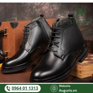Tại AUGURIS, bạn sẽ tìm thấy đầy đủ các dòng giày cao cổ nam phù hợp với mọi cá tính – từ combat boots bụi bặm, giày da cao cổ Italy chuẩn business, đến sneaker cổ cao trẻ trung, năng động.