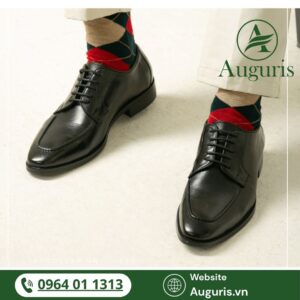 Dù bạn chọn giày tây mũi nhọn hay mũi tròn, hãy nhớ rằng giày không chỉ để đi, mà còn để thể hiện cá tính.