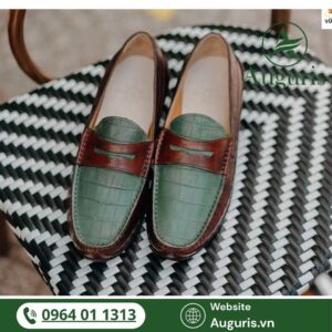 Dù bạn mua online hay trực tiếp, việc nắm rõ bảng size giày lười nam, biết cách đo chân đúng chuẩn và nắm một số mẹo đơn giản sẽ giúp bạn chọn được đôi giày lý tưởng nhất