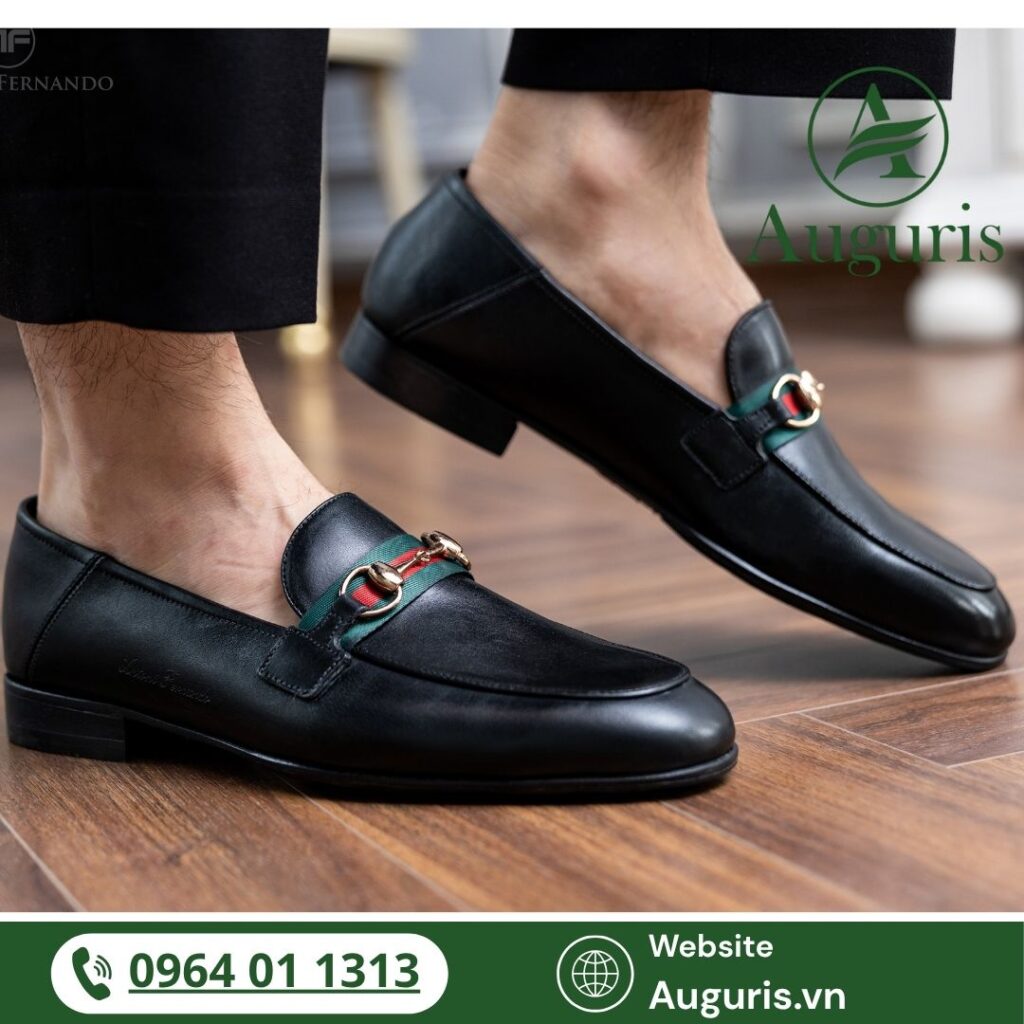 Cả giày tây nam handmade và giày công nghệ đều có vị trí riêng trong thế giới thời trang nam giới hiện đại.