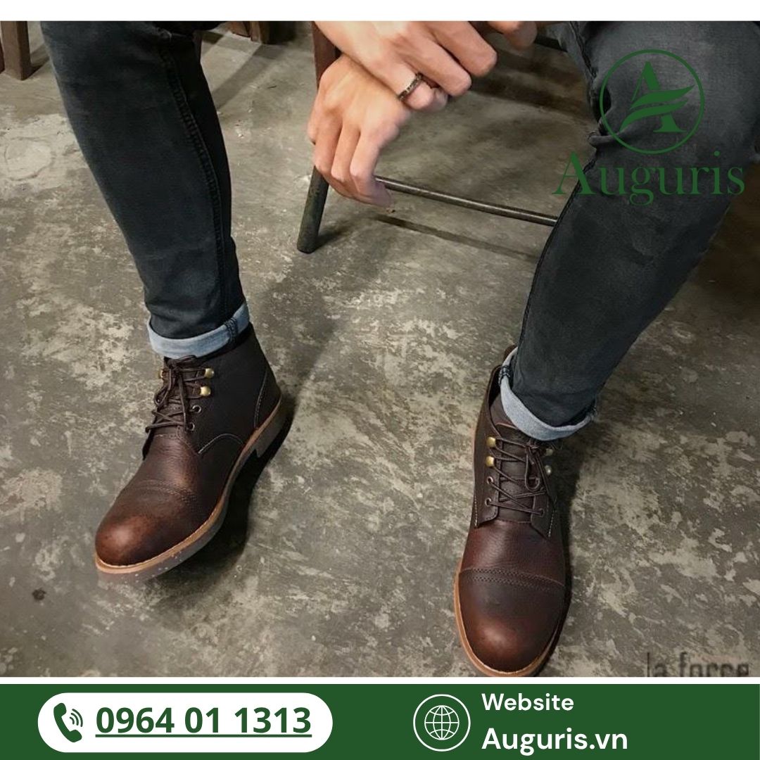 Trong thế giới thời trang nam, nếu có một cặp đôi “bất bại” thì chắc chắn đó là giày cao cổ và quần jeans.