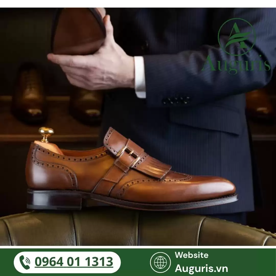 Cách phân biệt giày công sở nam da bò và da PU là điều bất cứ quý ông nào cũng nên nắm rõ trước khi lựa chọn một đôi giày tây phục vụ cho công việc, hội họp hay sự kiện quan trọng.