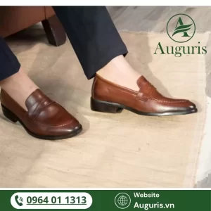 Việc chọn giày dựa theo dáng người là cách thông minh để tôn lên ưu điểm hình thể và thể hiện gu thẩm mỹ tinh tế.