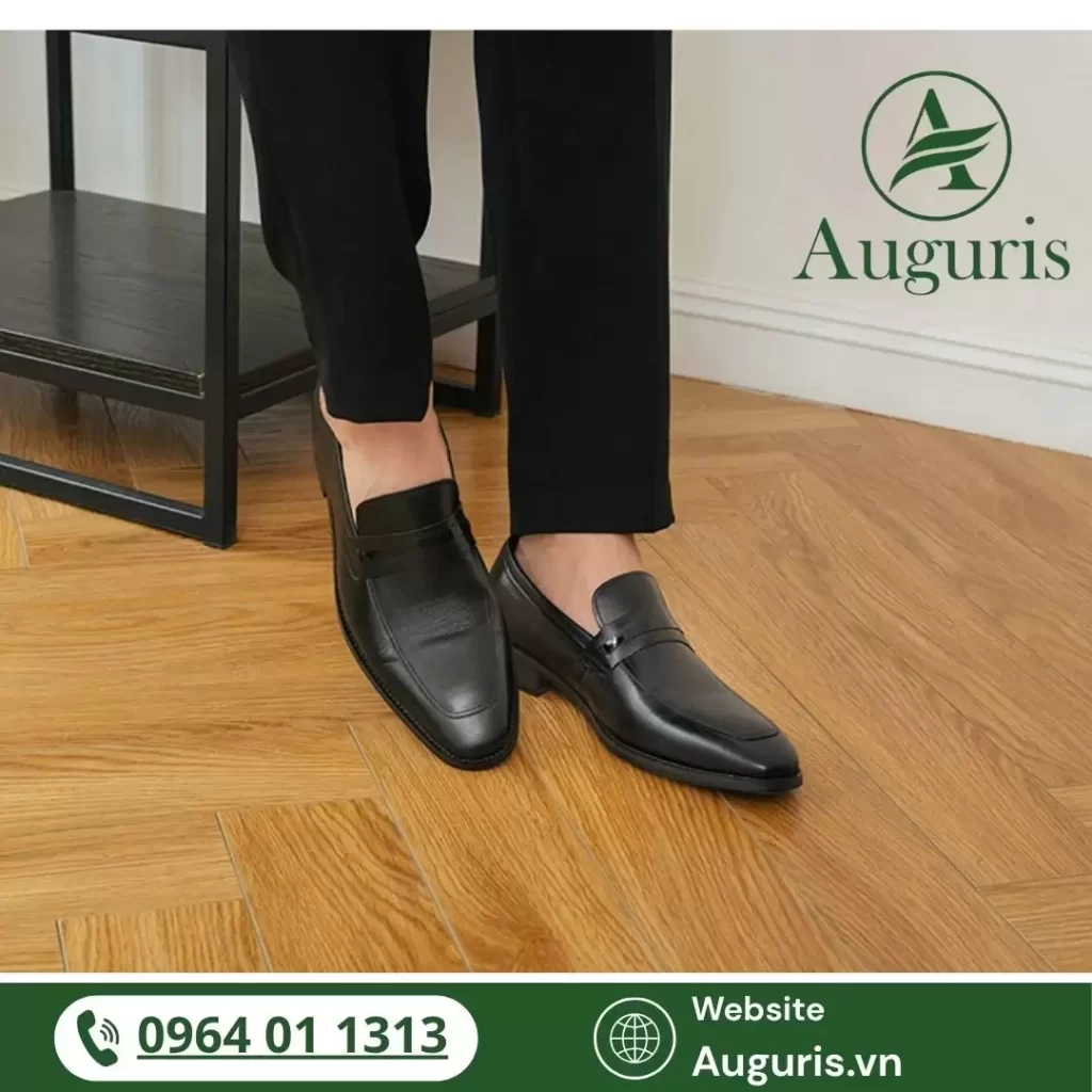 Việc chọn giày công sở nam không thể qua loa nếu bạn muốn xây dựng hình ảnh một quý ông hiện đại, chuyên nghiệp và có gu thẩm mỹ.