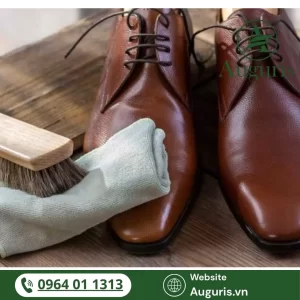 Hãy đầu tư đúng vào cả giày chất lượng và phụ kiện bảo dưỡng, để giày trở thành người bạn đồng hành bền bỉ cùng bạn qua năm tháng.