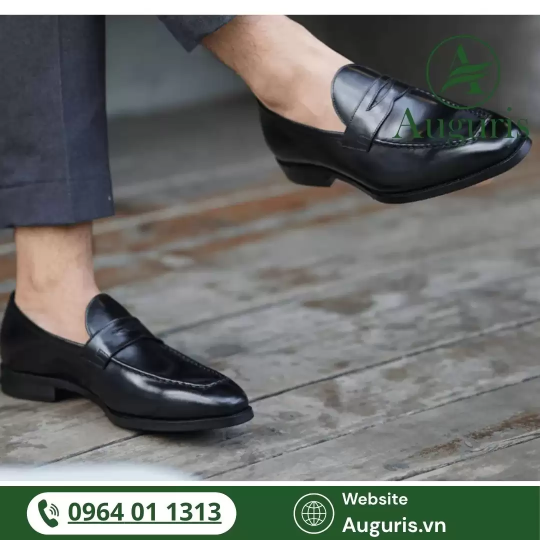 Trong bối cảnh thời trang nam ngày càng đề cao yếu tố cá nhân hóa, công nghệ và bền vững, xu hướng thiết kế giày nam hàng hiệu năm 2025 đang chứng kiến sự thay đổi mạnh mẽ và đầy thú vị.