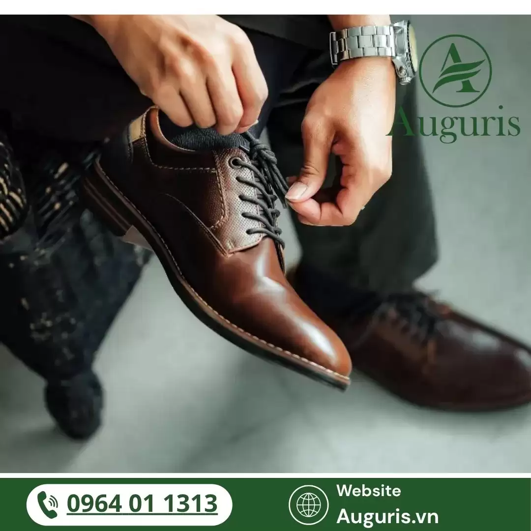 Kinh nghiệm chọn size giày nam hàng hiệu không bị đau chân là điều mọi quý ông cần nắm rõ trước khi đầu tư vào một đôi giày chất lượng.
