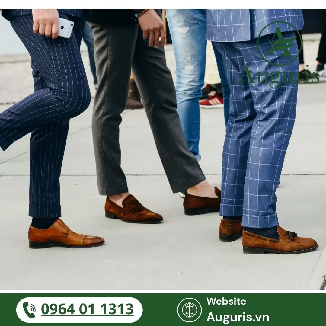 Cách phối đồ đi làm với giày công sở nam đầy ấn tượng chính là bí quyết giúp phái mạnh xây dựng hình ảnh chuyên nghiệp, lịch thiệp và tạo thiện cảm trong môi trường văn phòng.