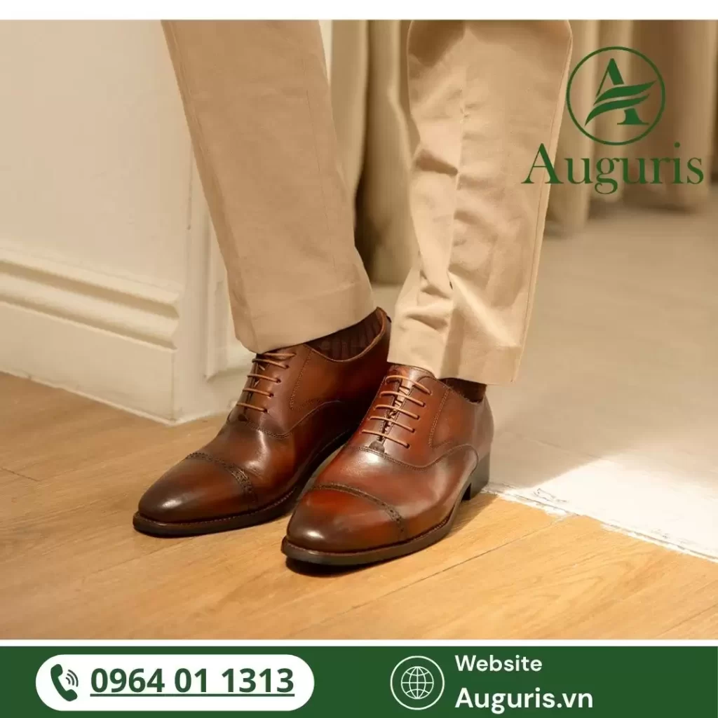 Hãy liên hệ ngay với Auguris để được tư vấn chọn mẫu giày công sở cao cấp phù hợp vóc dáng, phong cách và ngân sách của bạn – tất cả đều được đo ni đóng giày theo tiêu chuẩn thủ công châu Âu.