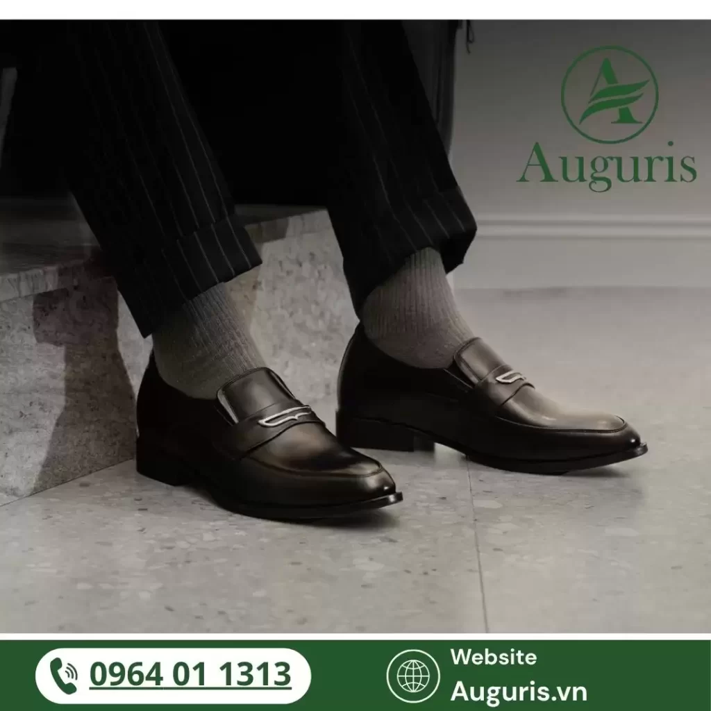 Từ cổ điển đến đương đại, từ lịch thiệp đến phá cách, bạn sẽ dễ dàng tìm được mẫu giày phù hợp với phong cách cá nhân và mục tiêu sử dụng.