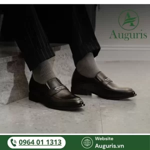 Từ cổ điển đến đương đại, từ lịch thiệp đến phá cách, bạn sẽ dễ dàng tìm được mẫu giày phù hợp với phong cách cá nhân và mục tiêu sử dụng.